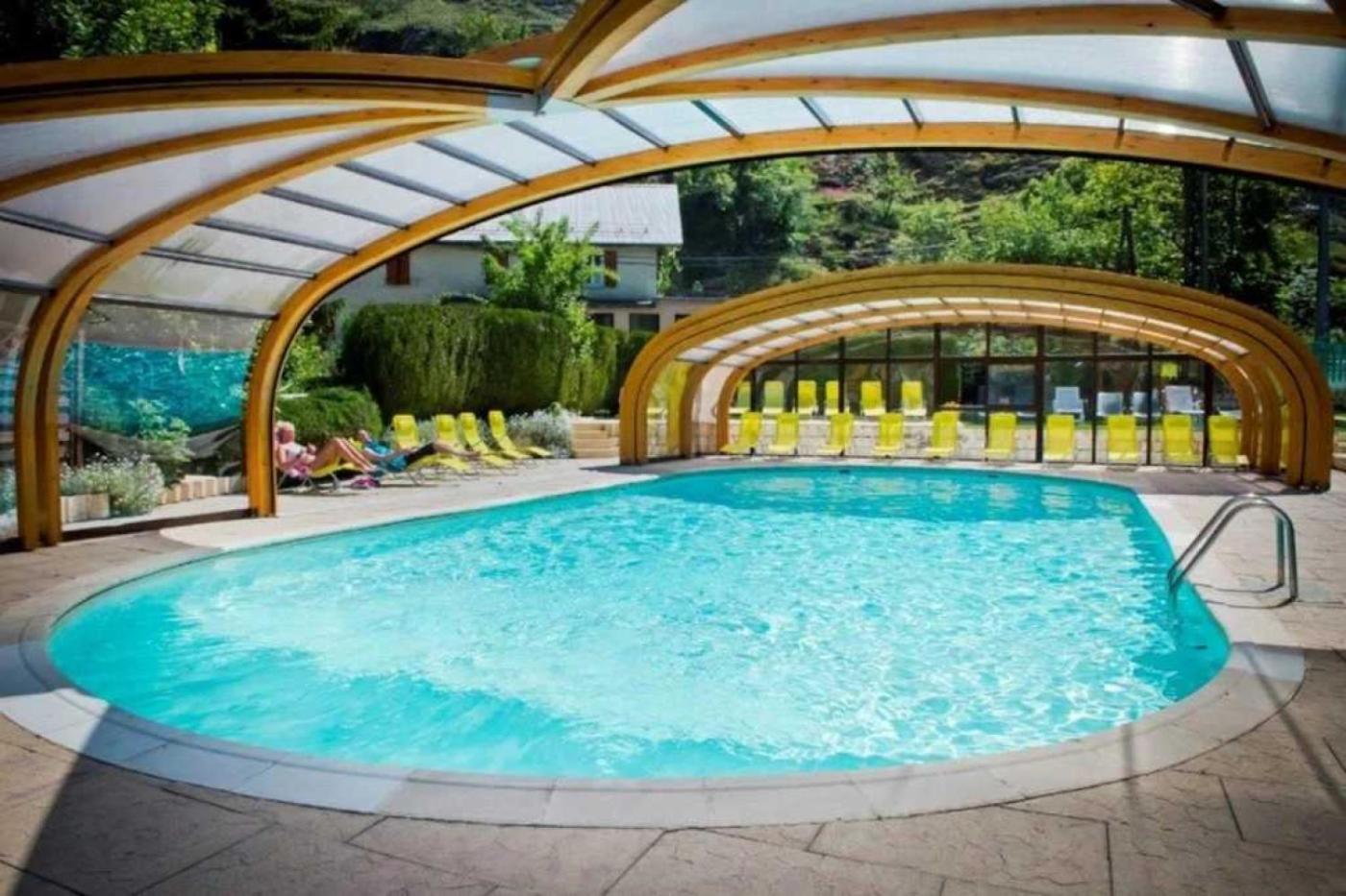 Camping 5 Etoiles - Piscine - Eeceff Le Bourg-dʼOisans Dış mekan fotoğraf